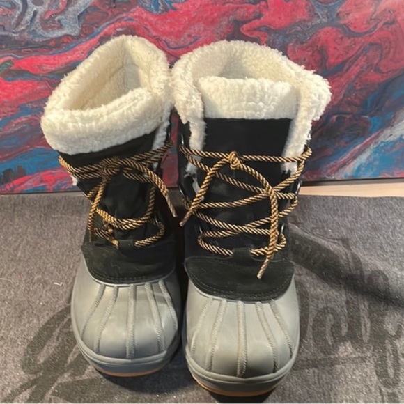 Winter snow boots, Cat and Jack (reposhing). Girls 6 but perfect ladies 7 fit. - Picture 1 of 4